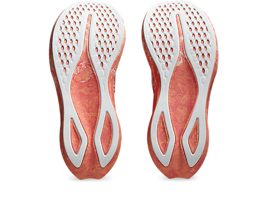 Asics Women`s NOOSA TRI 16 Running Shoes in Papaya/Mojave