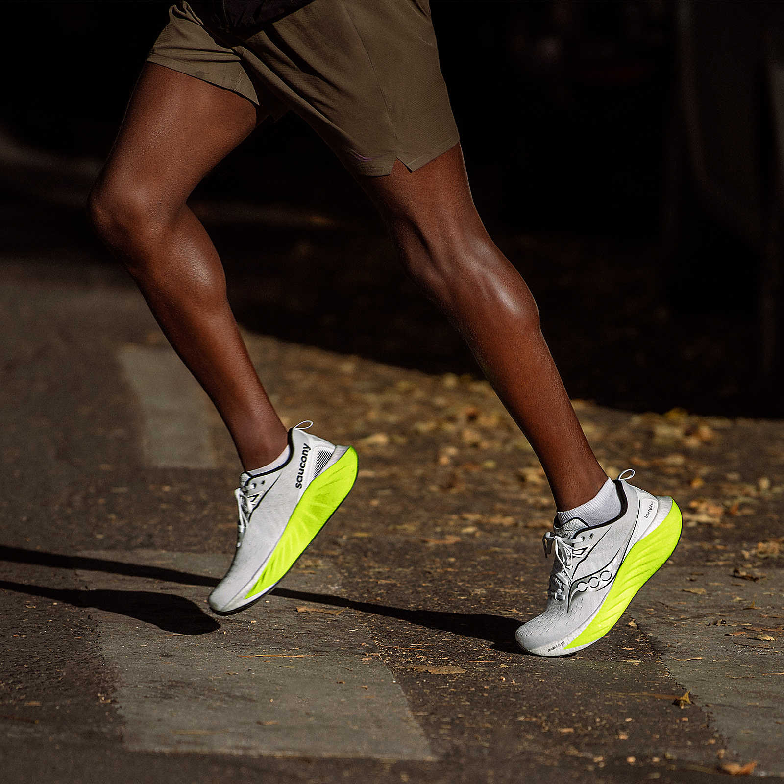 Saucony Men's Triumph 22 Running Shoes in White/Citron