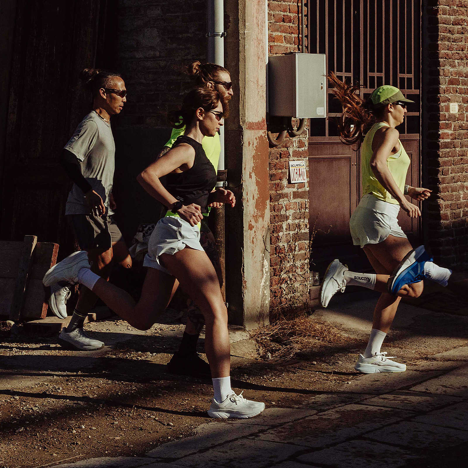 Saucony Men's Guide 18 Running Shoes in White/Peel