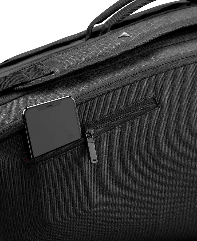 Wilson Clash 6pk Tennis Racquet Bag v3 in Black/Infrared