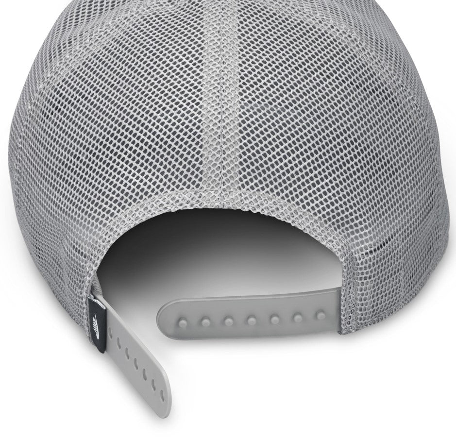 Nike Unisex Rise Structured Trucker Cap in Lt Smoke Grey/Lt Smoke Grey/Black