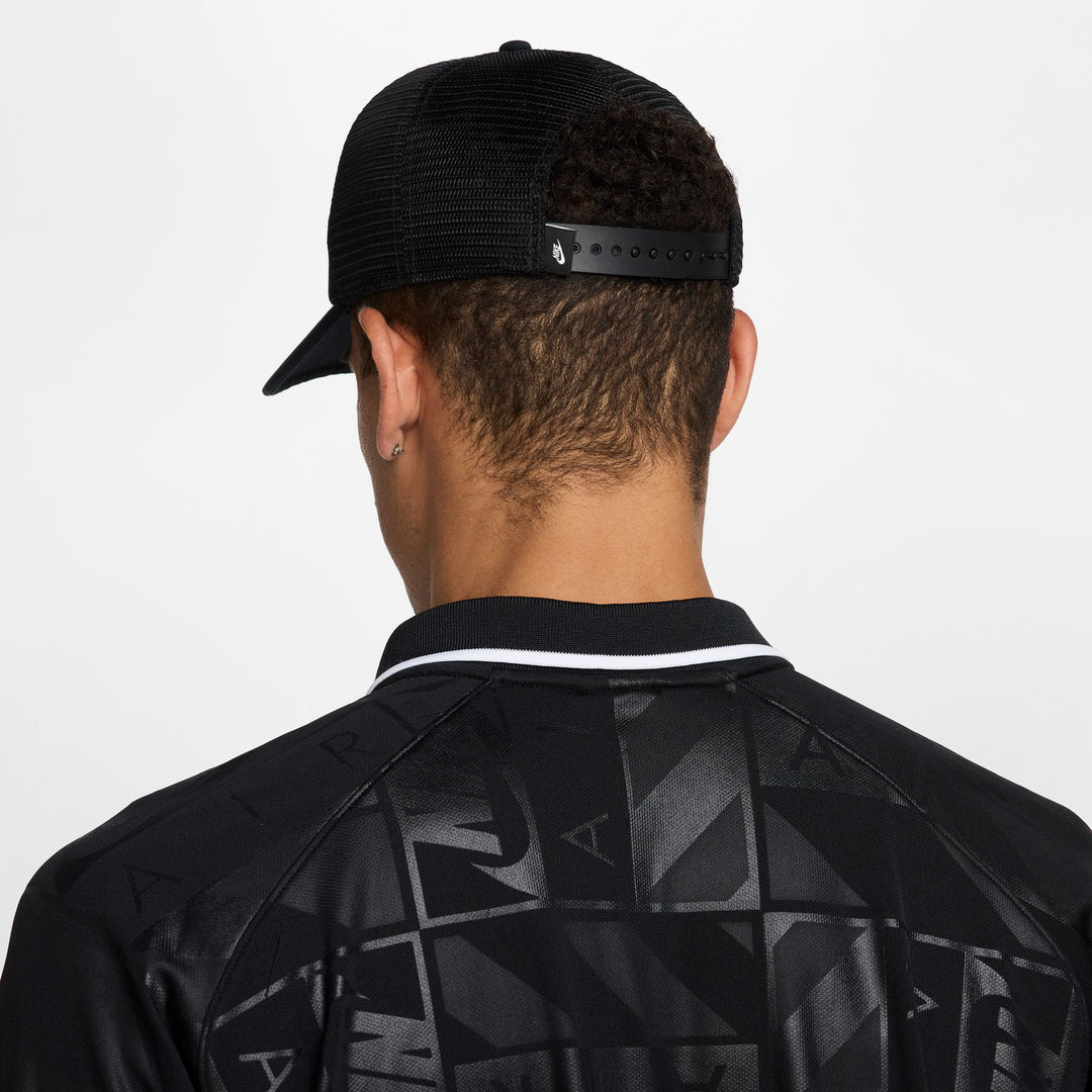 Nike Unisex Rise Structured Trucker Cap in Black/Black/Black/White